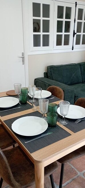 Dining - The Rosies' cocoon: Virginia Hall (Colleville-sur-Mer)