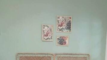 2 chambres, fer et planche à repasser, Wi-Fi, draps fournis