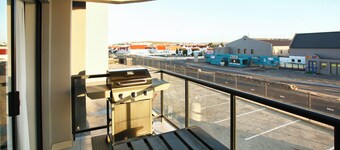 36 ๋ฐ๋ ๋์ผ ์์น, ๋๊ฒ๋ฐ, 4์ธ์ฉ