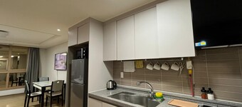 Charming Spacious Apartment in Clark Freeport Zone with Kitchenette & Balcony