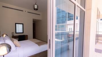 Large Modern 1BR Apartment in Bay Square | Terrace/patio