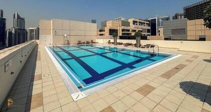 Large Modern 1-Bedroom in Bay Square 9