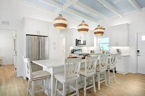 Fridge, microwave, oven, stovetop - ☀️Private Heated Pool, Pet Friendly, Bay Front-Sunny Side Up☀️ (Fort Myers Beach)