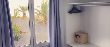 Superior-Suite, Poolblick | 1 Schlafzimmer, Zimmersafe, laptopgeeigneter Arbeitsplatz