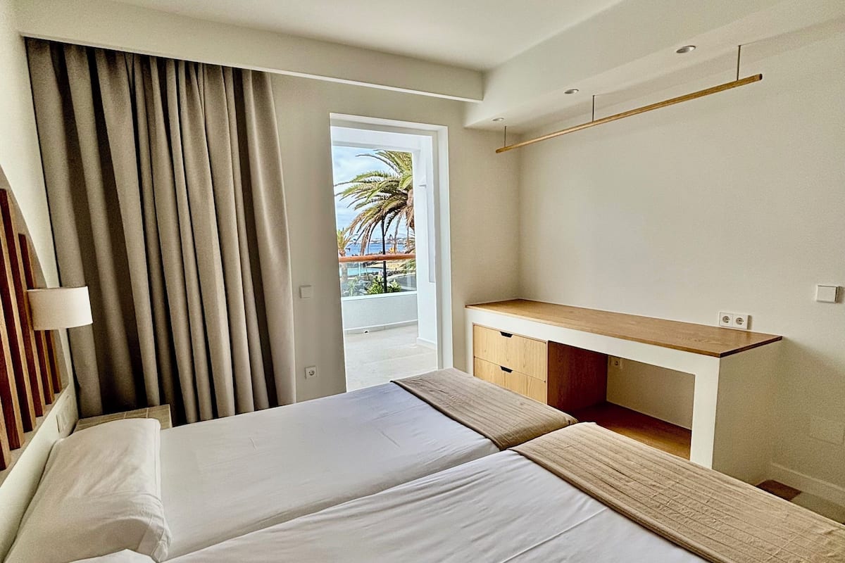 Habitación Premium, vistas al mar | 1 dormitorio, caja fuerte, espacio para trabajar con un portátil