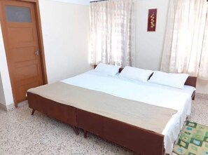1 quarto, escrivaninha, Wi-Fi, roupa de cama