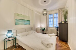 3 slaapkamers, een strijkplank/strijkijzer, wifi, beddengoed