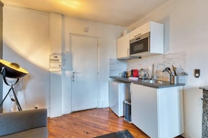 Coffee/tea maker, fridge, microwave, stovetop - Le French Romance, F2 rénové, hyper-centre de Rouen (Rouen)