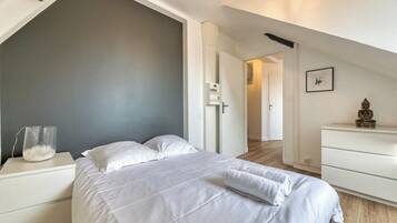 1 slaapkamer, een strijkplank/strijkijzer, wifi, beddengoed