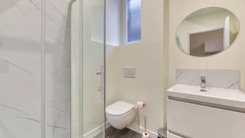 Shower, free toiletries, towels
