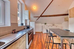 Fridge, microwave, oven, stovetop