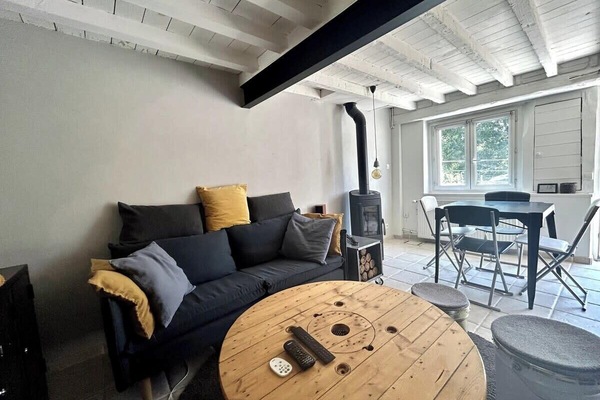 Salon avec table à manger