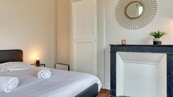 1 slaapkamer, een strijkplank/strijkijzer, wifi, beddengoed