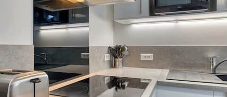 Fridge, microwave, stovetop, coffee/tea maker