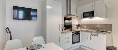 Fridge, microwave, stovetop, coffee/tea maker