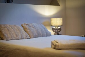 5 bedrooms, iron/ironing board, WiFi, bed sheets - Julie : beau F6 *rénové *terrasse *parking *Rouen (Grand-Couronne)