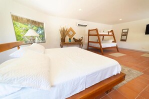 Standard Room 107 | Free WiFi - Quinta del Mar Crystal Beach (Isla Tintipan)