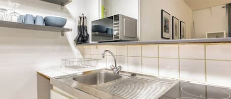 Fridge, microwave, stovetop, coffee/tea maker