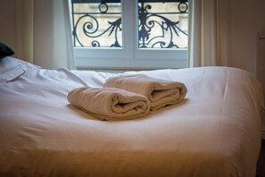 3 chambres, fer et planche à repasser, Wi-Fi, draps fournis