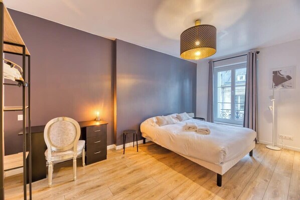 3 bedrooms, iron/ironing board, WiFi, bed sheets