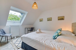 1 bedroom, iron/ironing board, travel cot, WiFi