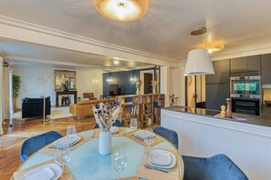 Dining - L'Ambassadeur : appartement époustouflant en plein coeur de Rouen (Rouen)