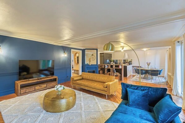 TV, stereo - L'Ambassadeur : appartement époustouflant en plein coeur de Rouen (Rouen)