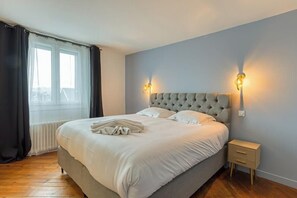 3 bedrooms, iron/ironing board, WiFi, bed sheets