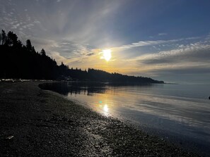 Aurinkotuoleja, rantapyyhkeitä