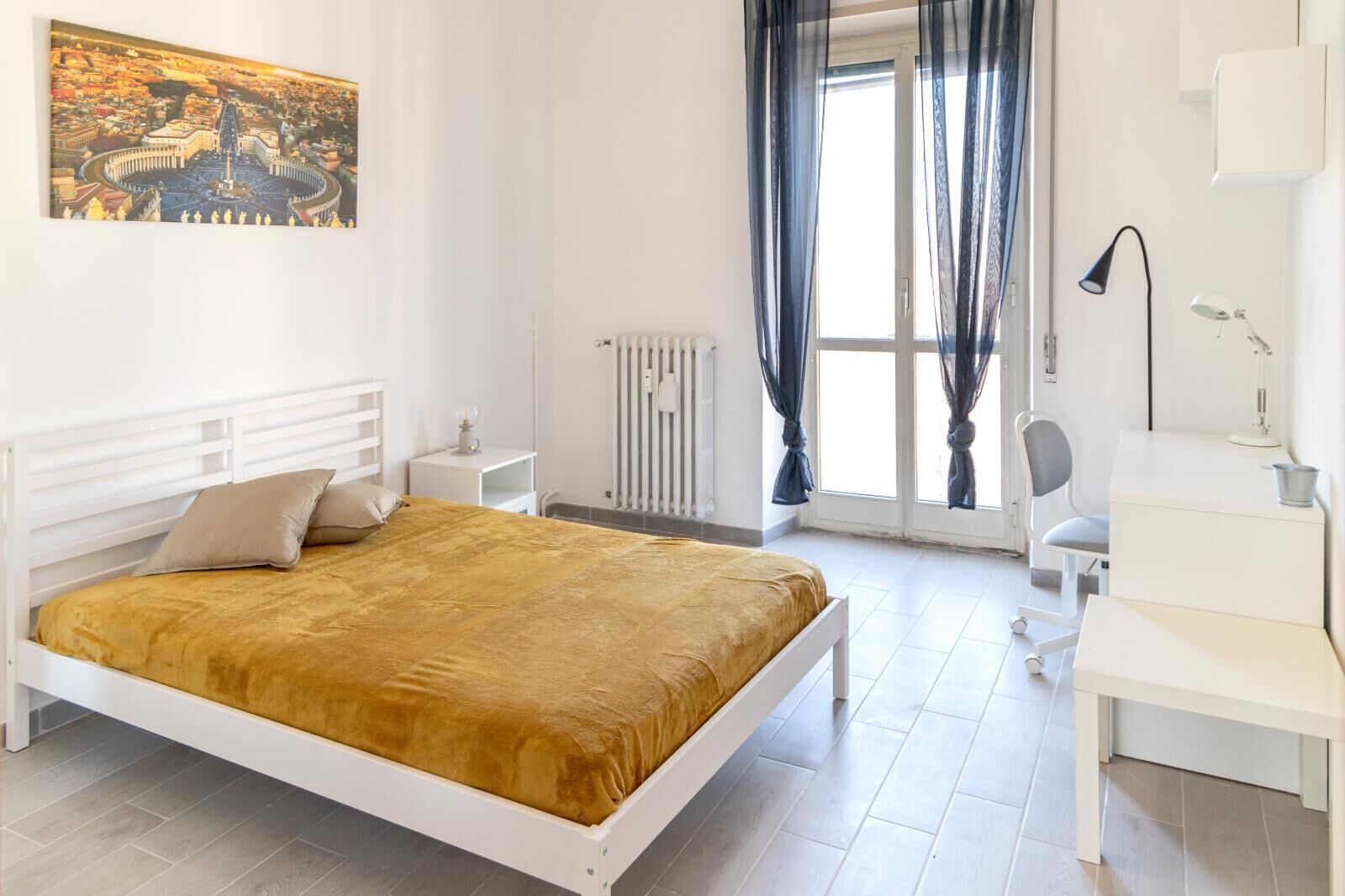 4 habitaciones, tabla de planchar con plancha, wifi y ropa de cama 