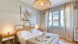 1 habitación, tabla de planchar con plancha, wifi y ropa de cama 