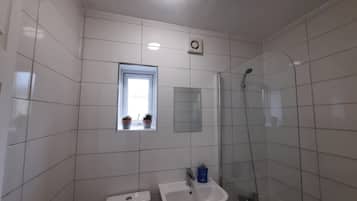 Apartment | Bathroom | Shower, towels, toilet paper