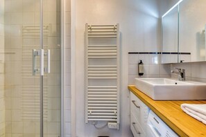 Shower, free toiletries, hair dryer, towels