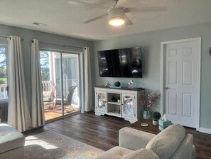 Smart TV - Private Pondside Condo off the 15th hole -pool (Myrtle Beach)