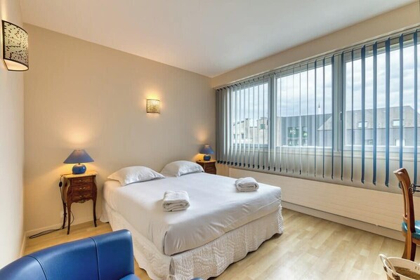 4 slaapkamers, een strijkplank/strijkijzer, wifi, beddengoed