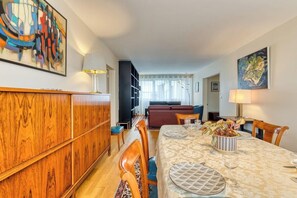 Dining - Françoise, F5 avec petit parking (Rouen)