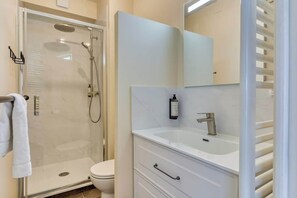 Shower, free toiletries, hair dryer, towels - Françoise, F5 avec petit parking (Rouen)