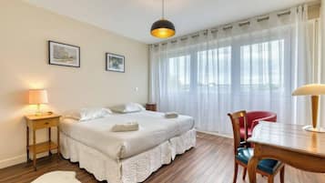 4 habitaciones, tabla de planchar con plancha, wifi y ropa de cama