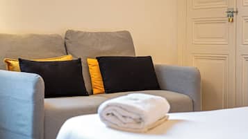 1 habitación, tabla de planchar con plancha, wifi y ropa de cama