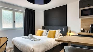 WiFi, bed sheets