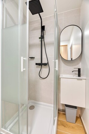 Amenidades de baño gratuitas y toallas 