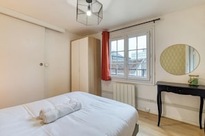1 habitación, tabla de planchar con plancha, cuna de viaje y wifi