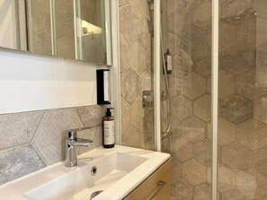Shower, free toiletries, hair dryer, towels - Sofia : Studio confortable en RDC au coeur de la ville de Rouen. (Rouen)