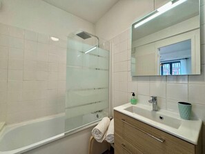 Shower, hair dryer, towels - Elisa, studio contemporain au coeur de la ville (Rouen)