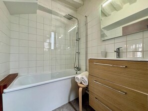 Shower, hair dryer, towels - Julia, un véritable cocon au coeur de la ville (Rouen)
