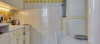 Virginie, F2 central et agréable avec parking !