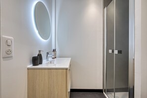 Amenidades de baño gratuitas y toallas 