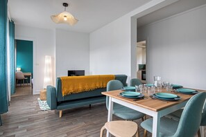 Dining - La Suite des 3 Tours : spacieux 3 chambres (Rouen)