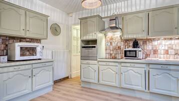 冰箱、微波炉、烤箱、炉灶