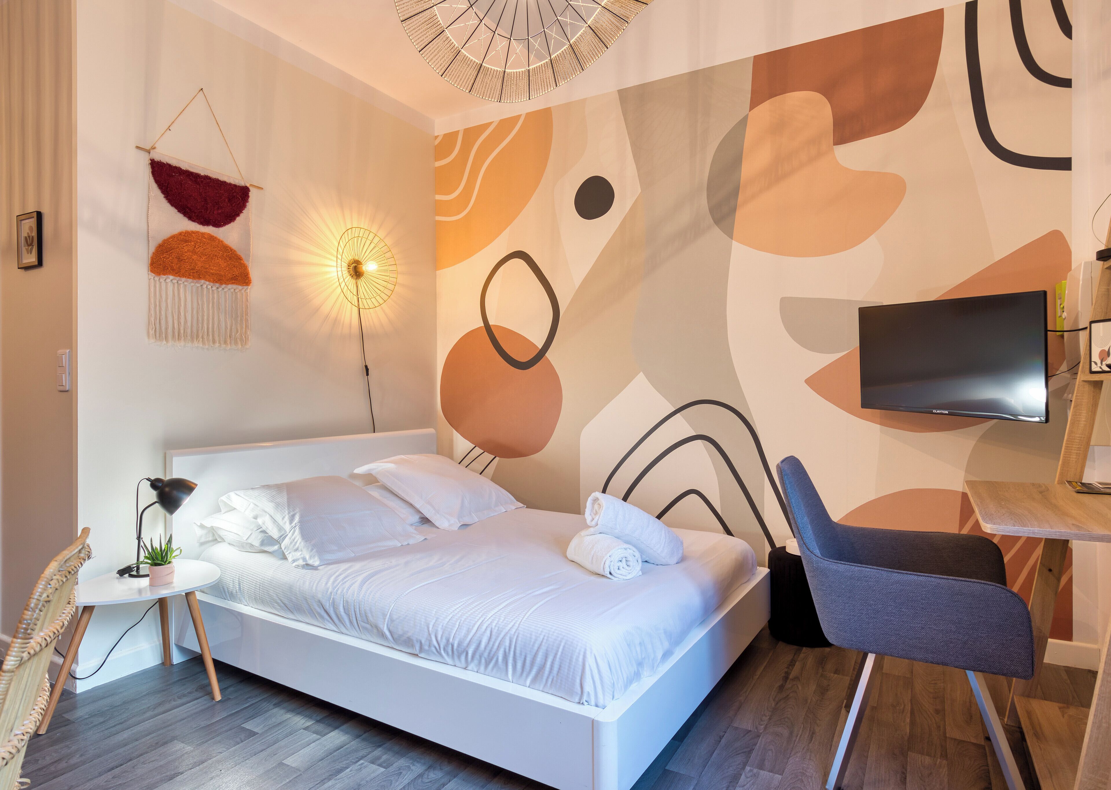 Cuna de viaje, wifi y ropa de cama 